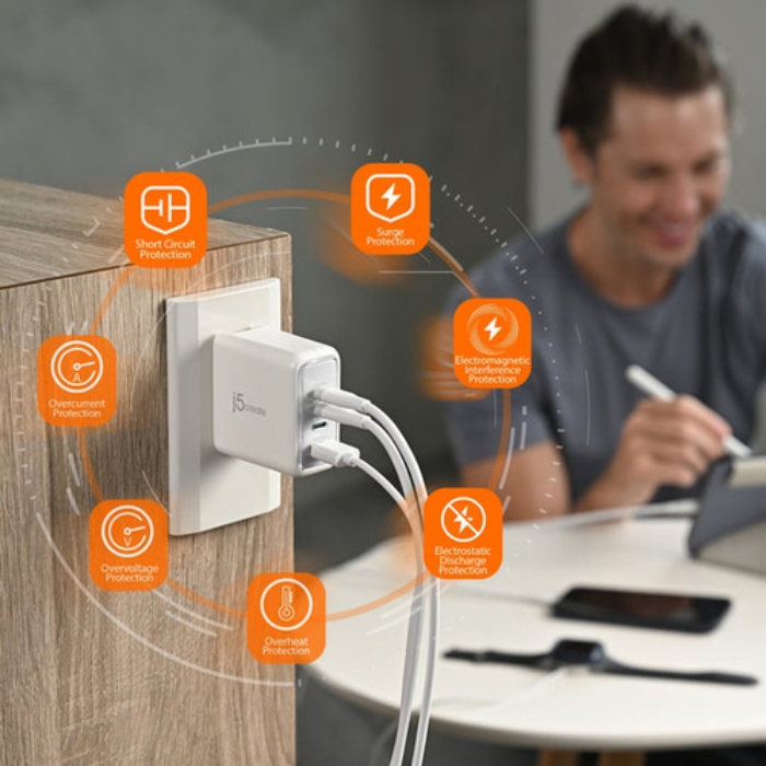 Bild på J5CREATE 70W GAN USB-C 4-PORT CHARGER JUP4370EF-N